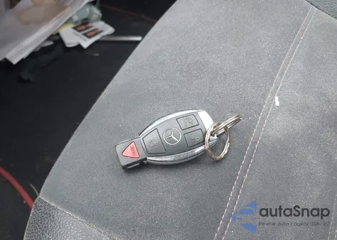 2013 Mercedes-Benz C 250 из США, поврежденный, VIN WDDGJ4HB1DG058064